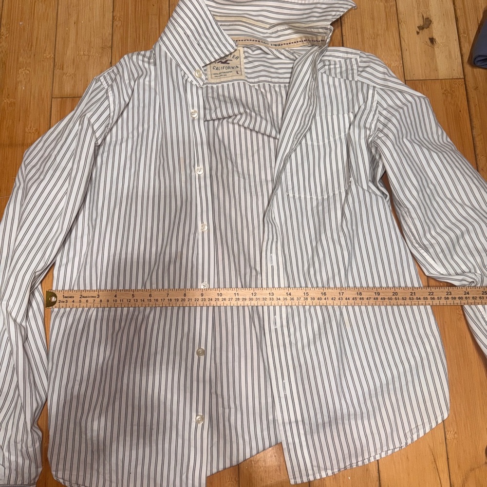 Hollister White and Black Striped Casual Button Down Shirt - Picture 2 of 8
